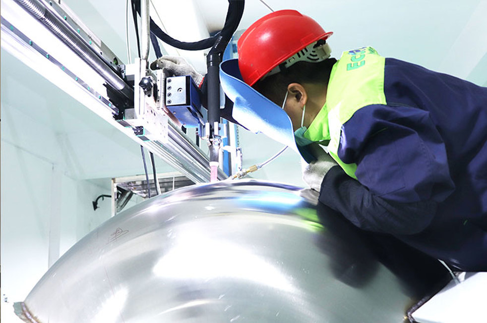 增加不锈钢罐生产线
